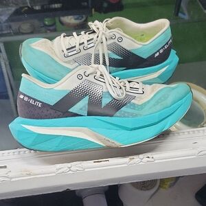 Womens 10 New Balance FuelCell SuperComp Elite v4 running shoes Cyber/Jade